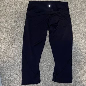 Lululemon in movement crop leggings 28 inseam